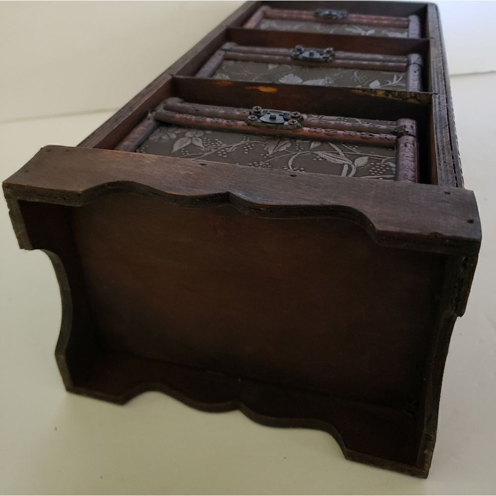 Shelf of Trunks   - Picture 7 of 14